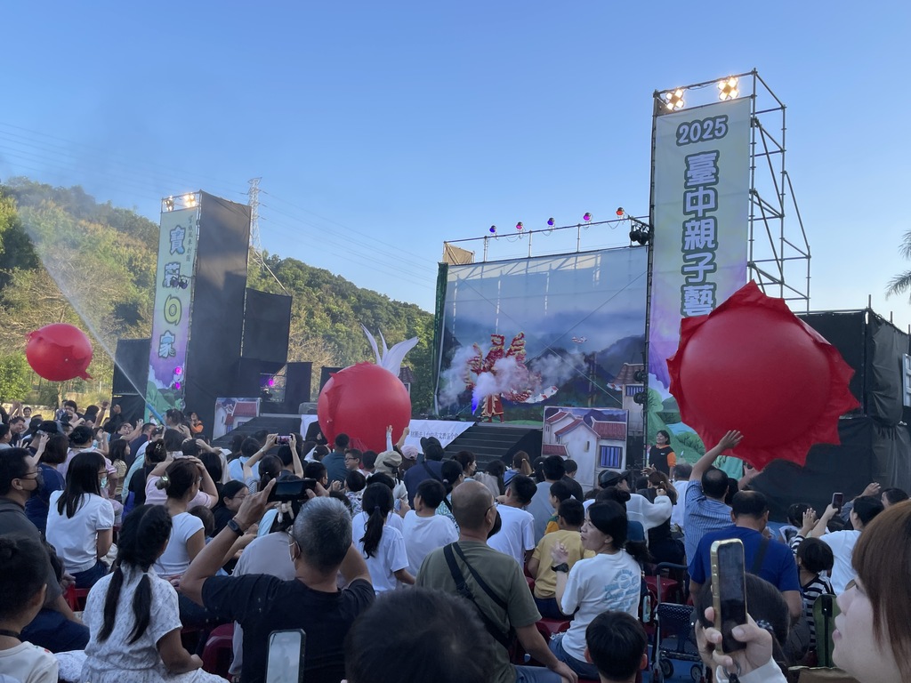 紙風車劇場在霧峰國小熱鬧登場（圖片1）
