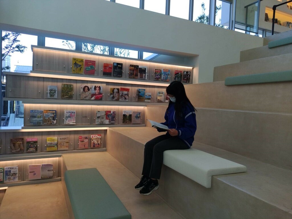 學生在階梯閱讀平台享受閱讀時光（圖片4）