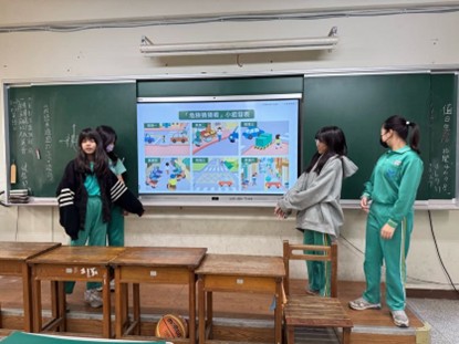 學生分組上台報告（圖片5）