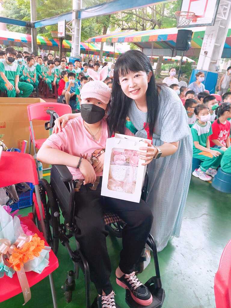 癌末的芳芳完成參加畢業典禮心願（圖片2）