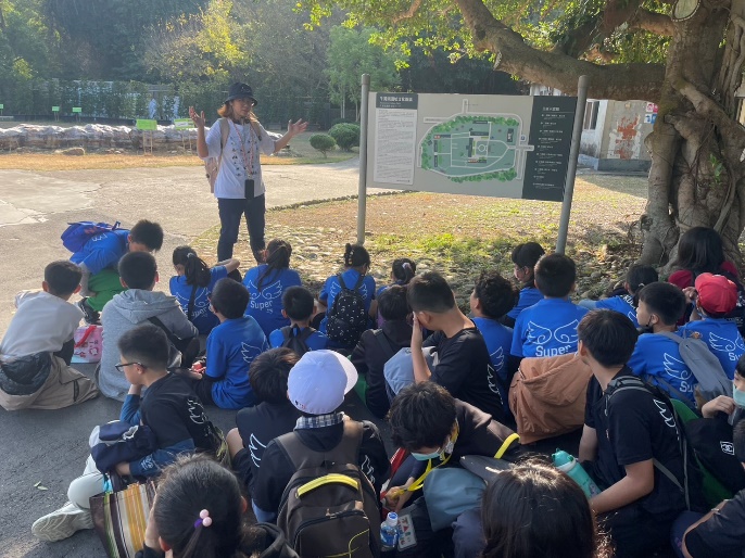 雅嫃老師進行考古閱讀導覽，深入在地文化。（圖片2）