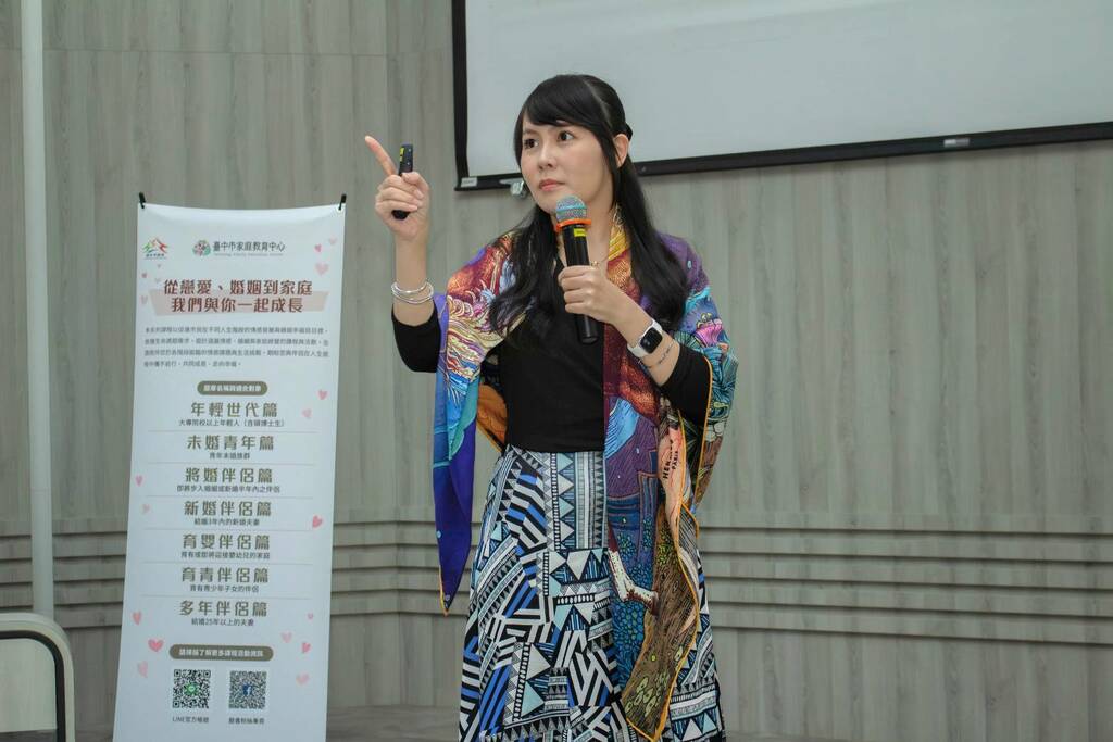 盧美妏諮商心理師以生動活潑的方式帶領課程（圖片5）