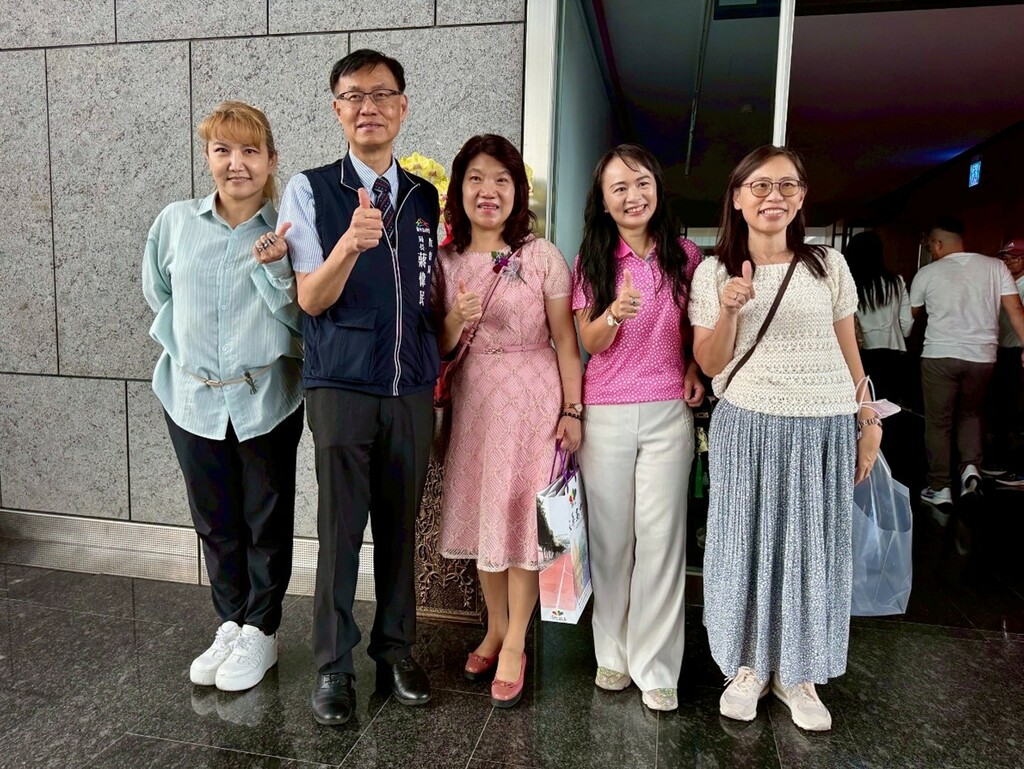陳麗如校長（中）在校首要點燃教學動能與發掘閃耀人才（圖片2）