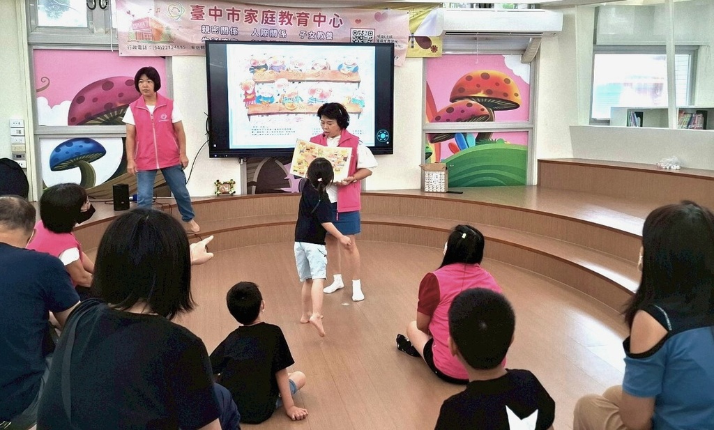 志工與親子互動（圖片3）