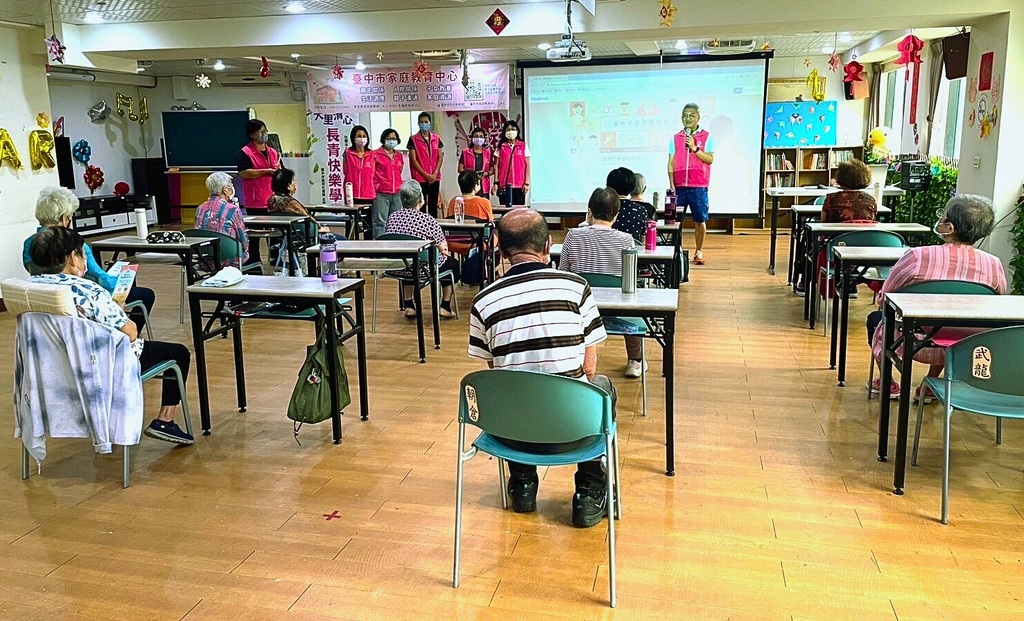 志工帶領長者進行團康活動（圖片4）