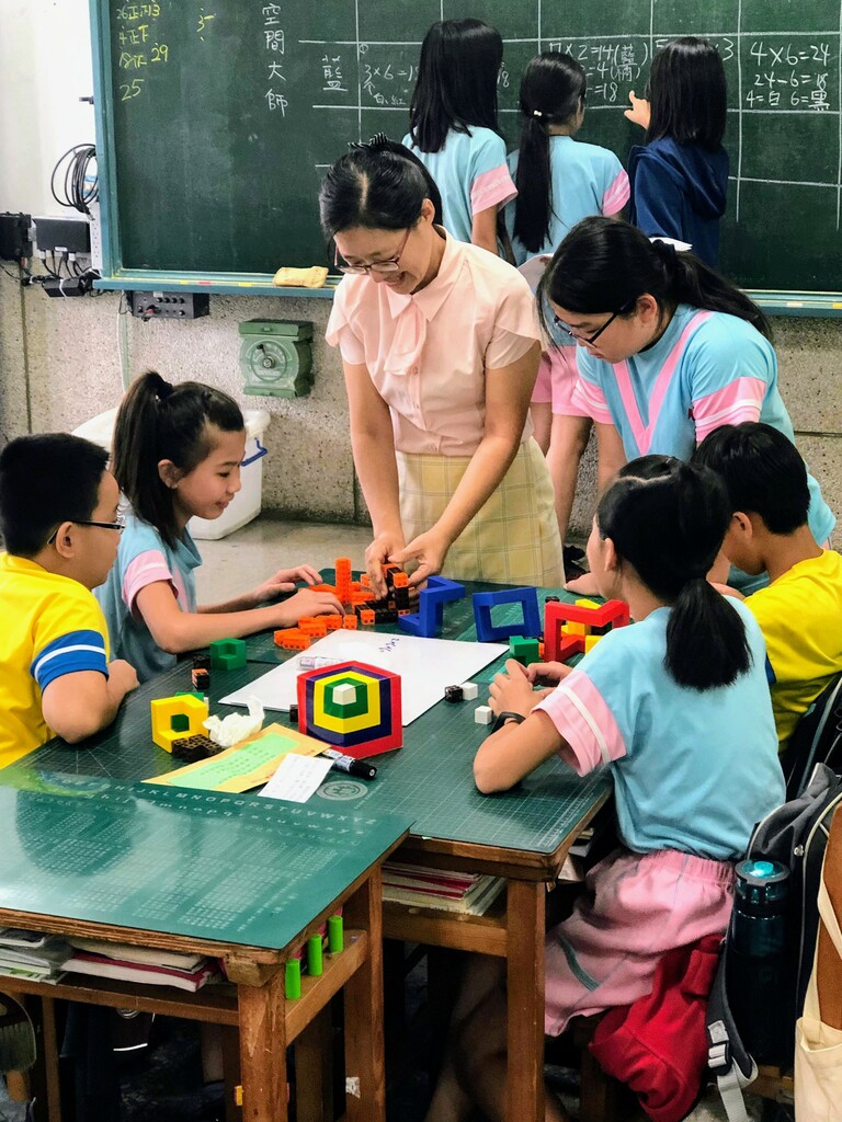 教師帶領孩子進行系統性思維（圖片2）