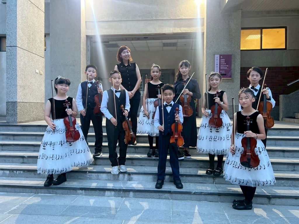 書香築夢　弦音傳愛－－王雅嫃老師（文章圖片）