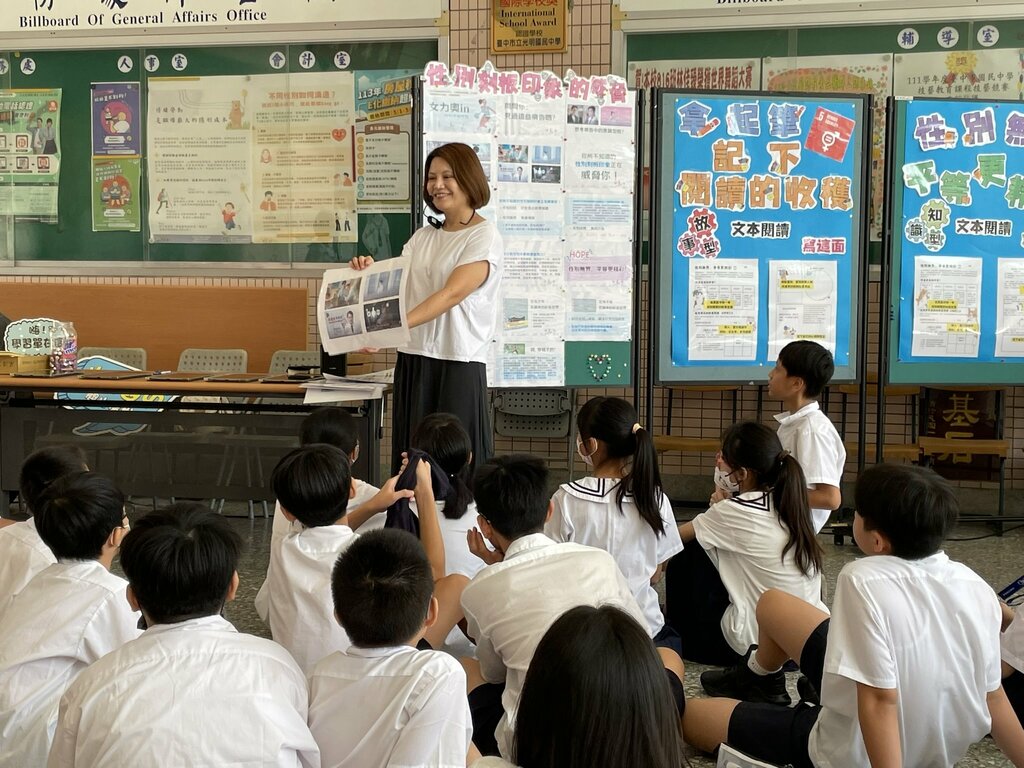 光明國民中學何佳芬老師(圖片1)