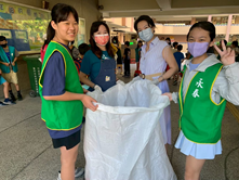環保組志工協助資源回收（圖片7）