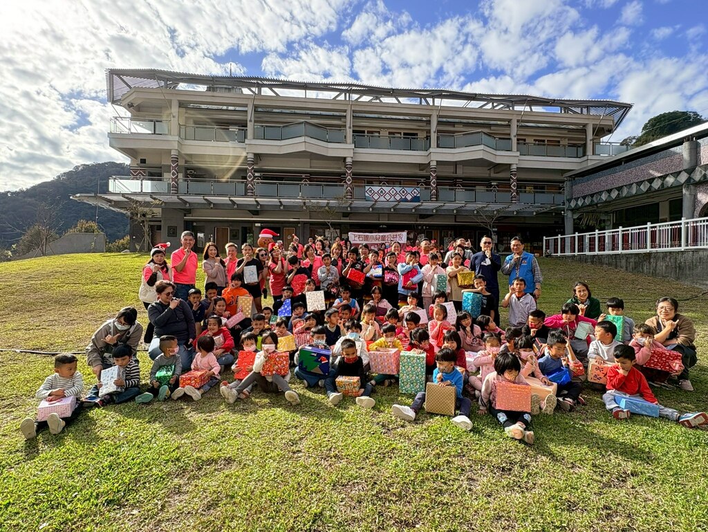 兒童公益家－聖誕愛集合、送愛到泰興國小。（圖片5）