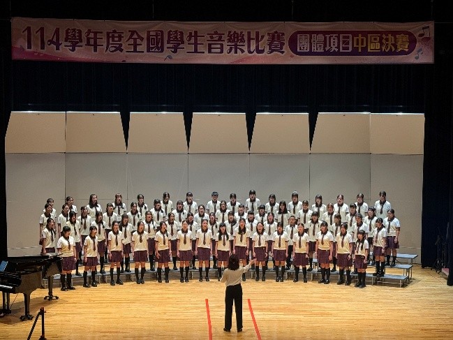 陳潔如老師(中)引領學生參賽（圖片2）