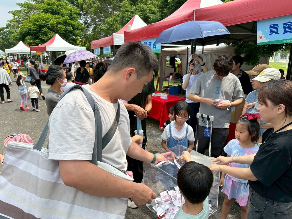 民眾踴躍參加摸彩(圖片6)