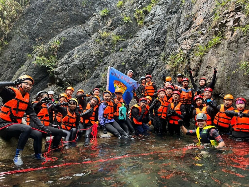 山水蘊涵養　萬和閱世界— —為學子引路的林尹梅主任－圖片1