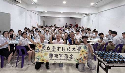 循跡小車串連國際教育— —中科大國際處的小車無限大空間－圖片3